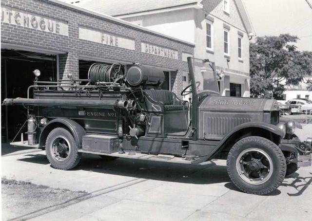 1930 American Lafrance Pumper: Photo taken by Charles Meredith 8/25/56