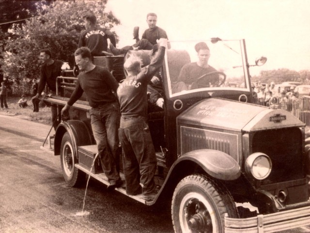 1940's Panthers following pump contest